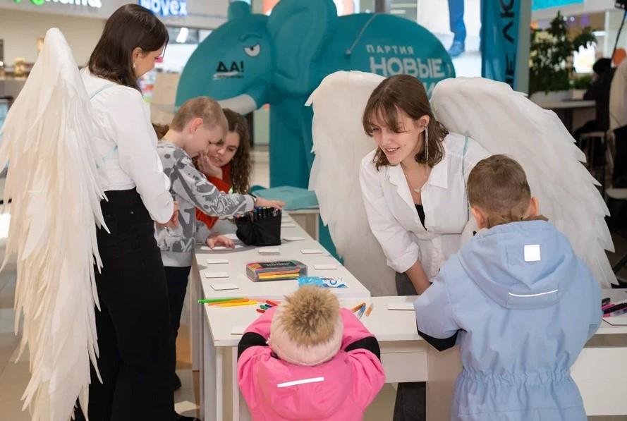 Фото В Томске «‎Новые люди» открыли благотворительную выставку «Мечта ангела» в поддержку детей с онкологией 2