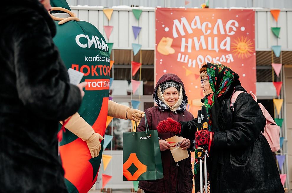 Фото Перетягивание вязанки сосисок и «Ода колбасе»: как отметили Масленицу в селе Криводановка Новосибирской области 6 - Сиб.ФМ Фото Перетягивание вязанки сосисок и «Ода колбасе»: как отметили Масленицу в селе Криводановка Новосибирской области 6