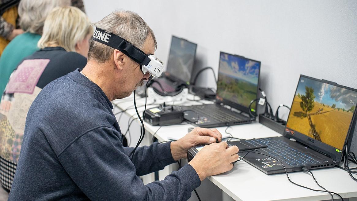 Фото «Новые люди» провели мастер-класс по кибербезопасности и искусственному интеллекту для томичей старшего поколения 3