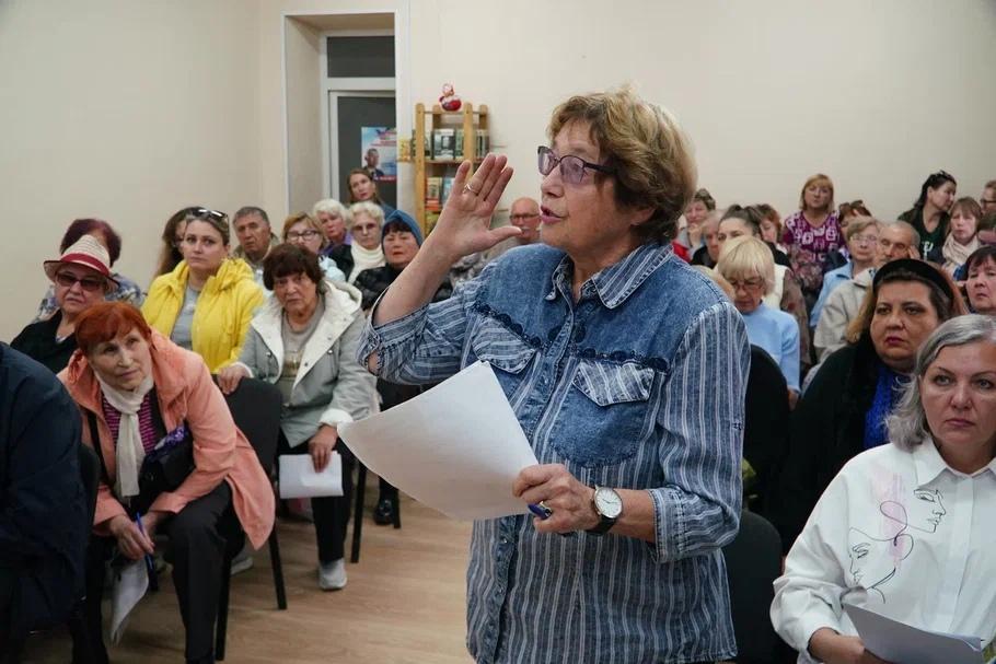 Фото «Крик и плачь души»: жители левобережья обрушились на УК с эмоциональными жалобами на рабочей встрече 6 - Сиб.ФМ Фото «Крик и плачь души»: жители левобережья обрушились на УК с эмоциональными жалобами на рабочей встрече 6