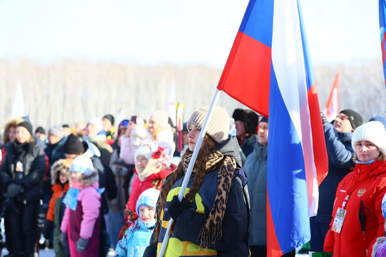 Фото В Новосибирске опубликованы кадры 44-й массовой лыжной гонки «Лыжня России» 3