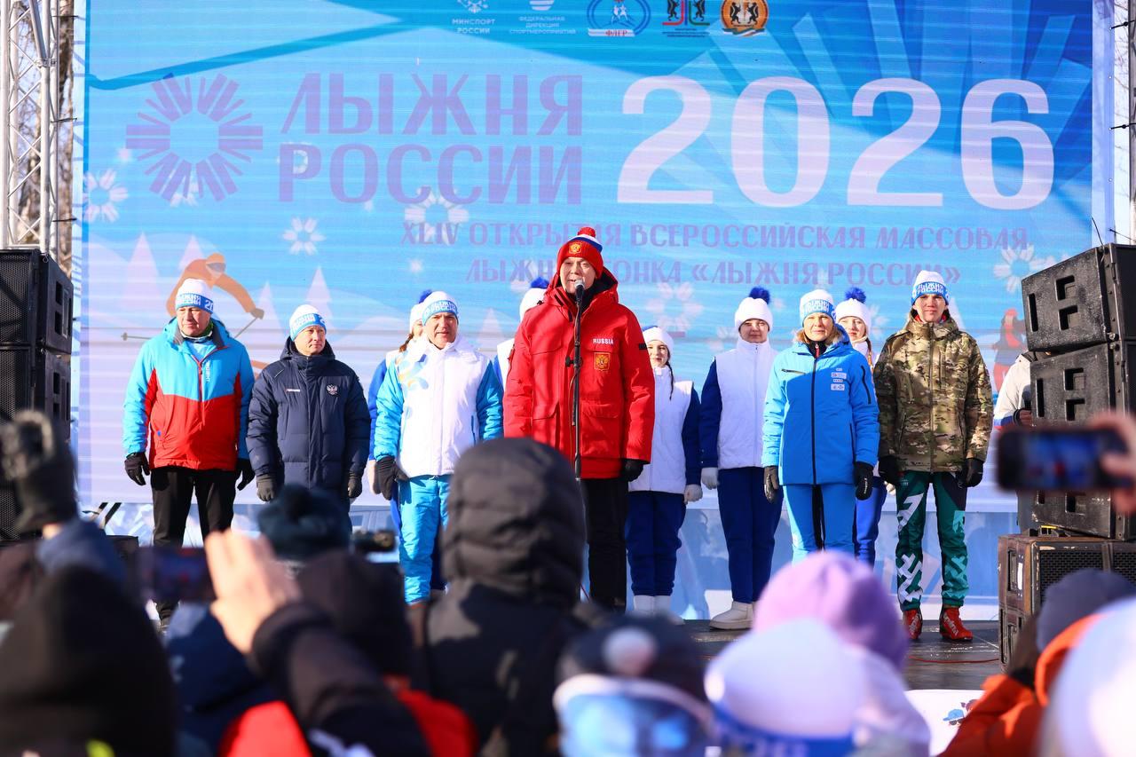 Фото В Новосибирске опубликованы кадры 44-й массовой лыжной гонки «Лыжня России» 4