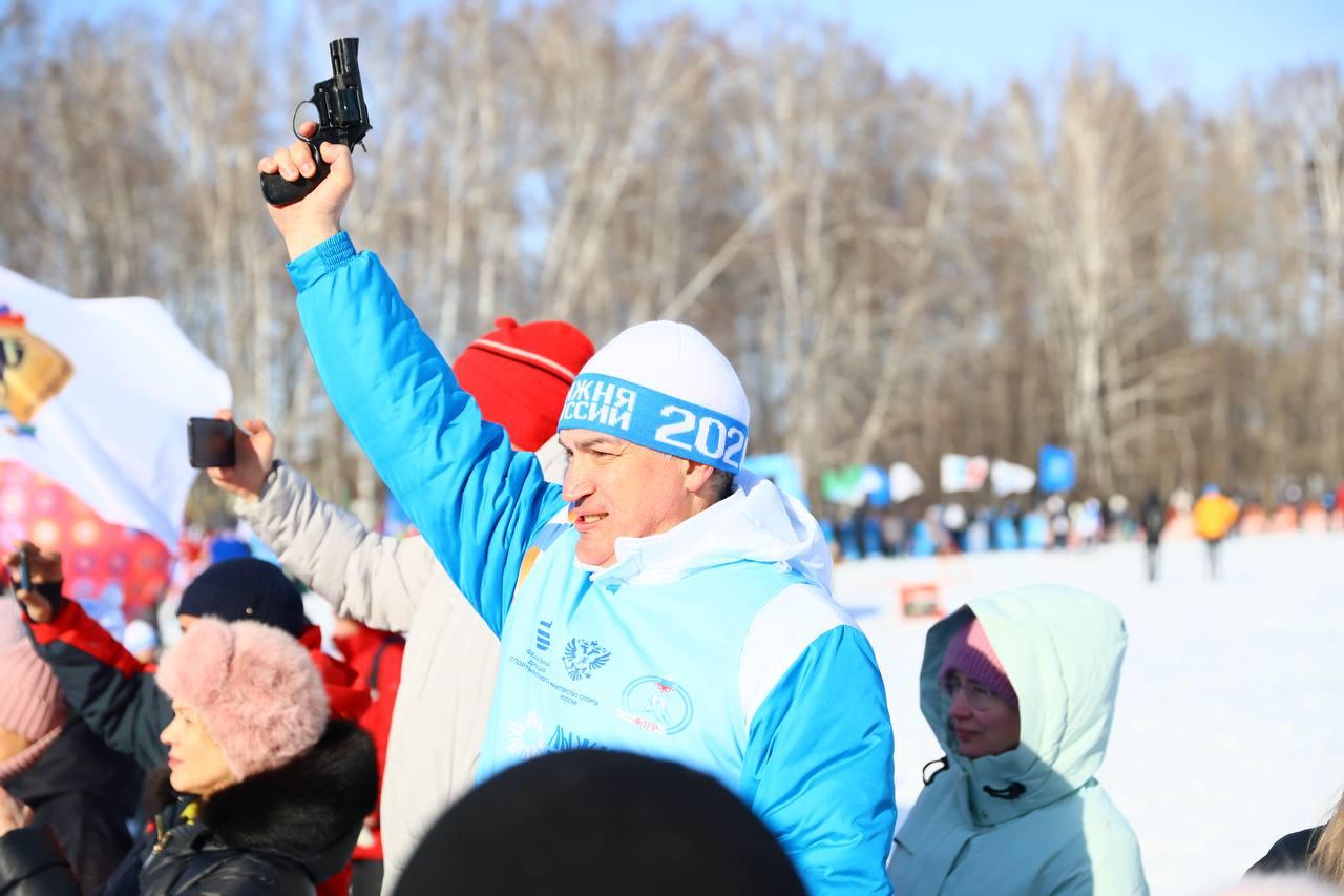Фото В Новосибирске прошла «Лыжня России-2026»: яркие и эмоциональные кадры спортивного праздника 7 - Сиб.ФМ Фото В Новосибирске прошла «Лыжня России-2026»: яркие и эмоциональные кадры спортивного праздника 7