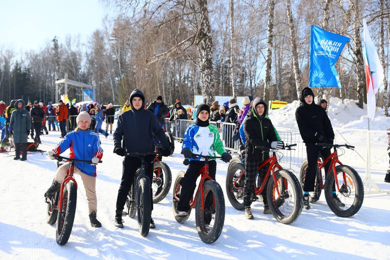 Фото В Новосибирске прошла «Лыжня России-2026»: яркие и эмоциональные кадры спортивного праздника 15 - Сиб.ФМ Фото В Новосибирске прошла «Лыжня России-2026»: яркие и эмоциональные кадры спортивного праздника 15