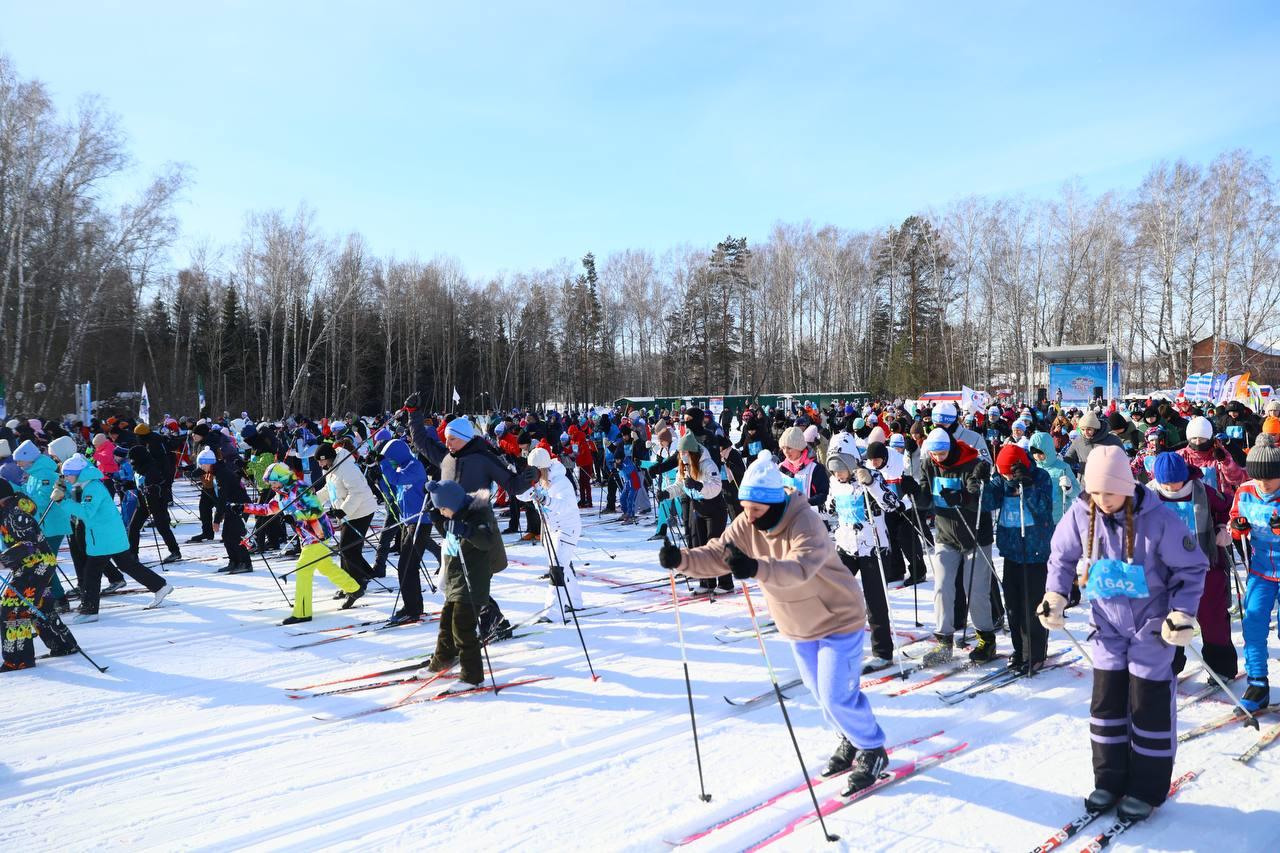 Фото В Новосибирске прошла «Лыжня России-2026»: яркие и эмоциональные кадры спортивного праздника 20 - Сиб.ФМ Фото В Новосибирске прошла «Лыжня России-2026»: яркие и эмоциональные кадры спортивного праздника 20