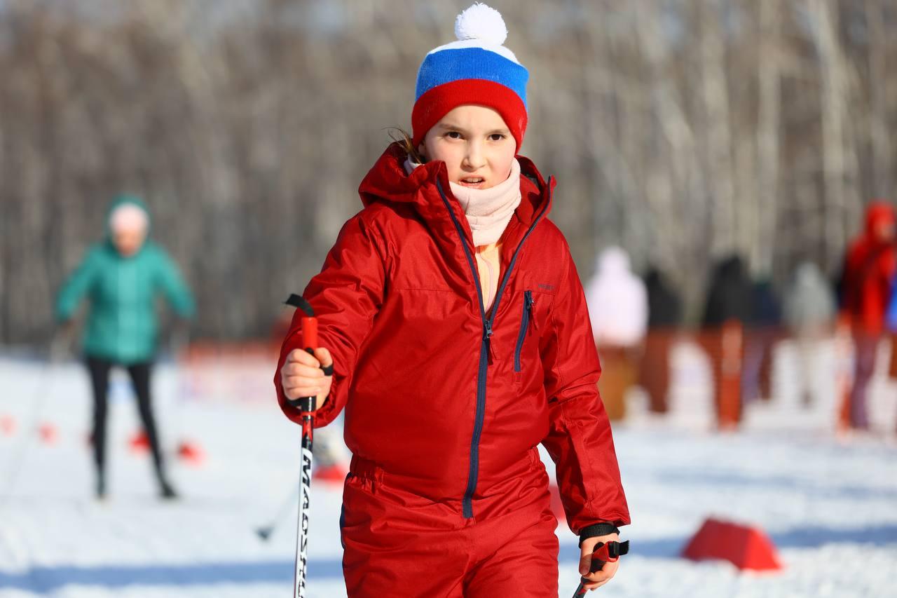 Фото В Новосибирске прошла «Лыжня России-2026»: яркие и эмоциональные кадры спортивного праздника 31 - Сиб.ФМ Фото В Новосибирске прошла «Лыжня России-2026»: яркие и эмоциональные кадры спортивного праздника 31