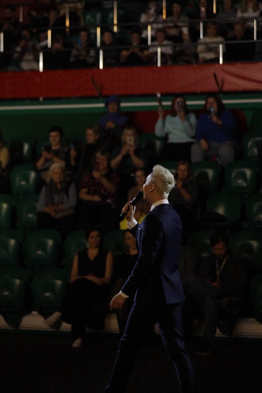 Фото Микрофон в штанах и первая песня: в Новосибирске выступил SHAMAN. ФОТОРЕПОРТАЖ 2