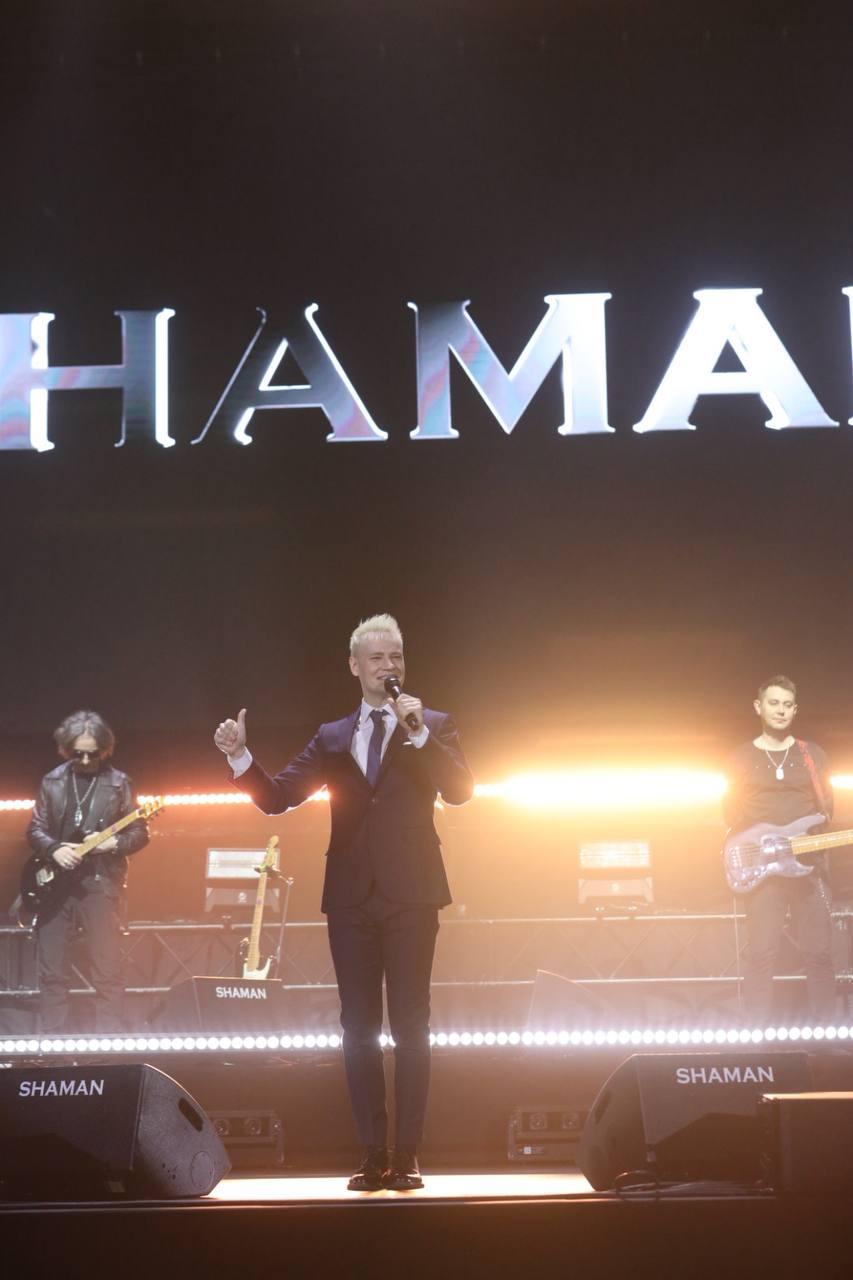 Фото Микрофон в штанах и первая песня: в Новосибирске выступил SHAMAN. ФОТОРЕПОРТАЖ 5