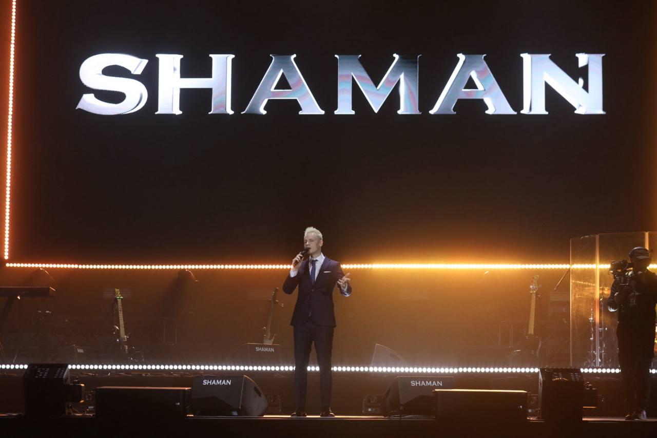 Фото Микрофон в штанах и первая песня: в Новосибирске выступил SHAMAN. ФОТОРЕПОРТАЖ 7