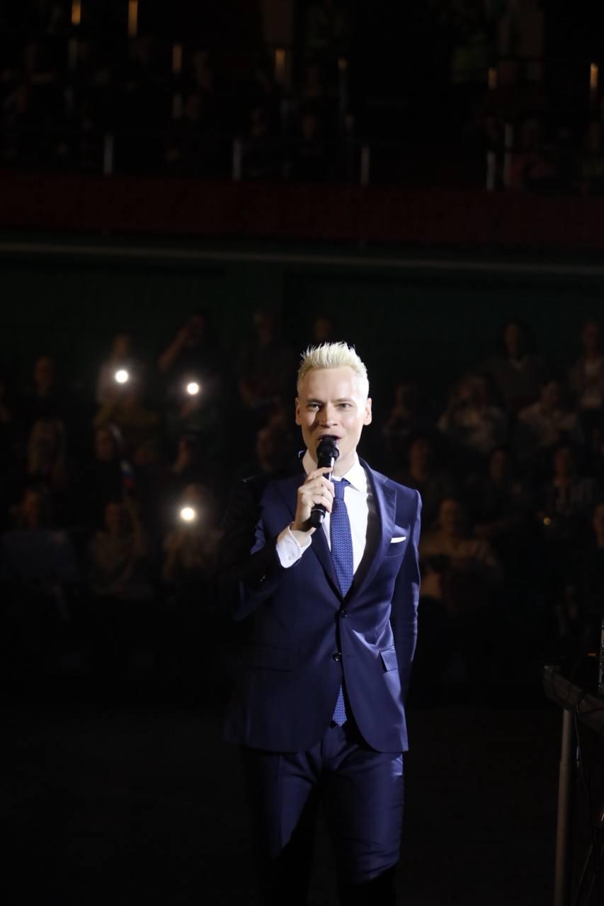 Фото Микрофон в штанах и первая песня: в Новосибирске выступил SHAMAN. ФОТОРЕПОРТАЖ 8