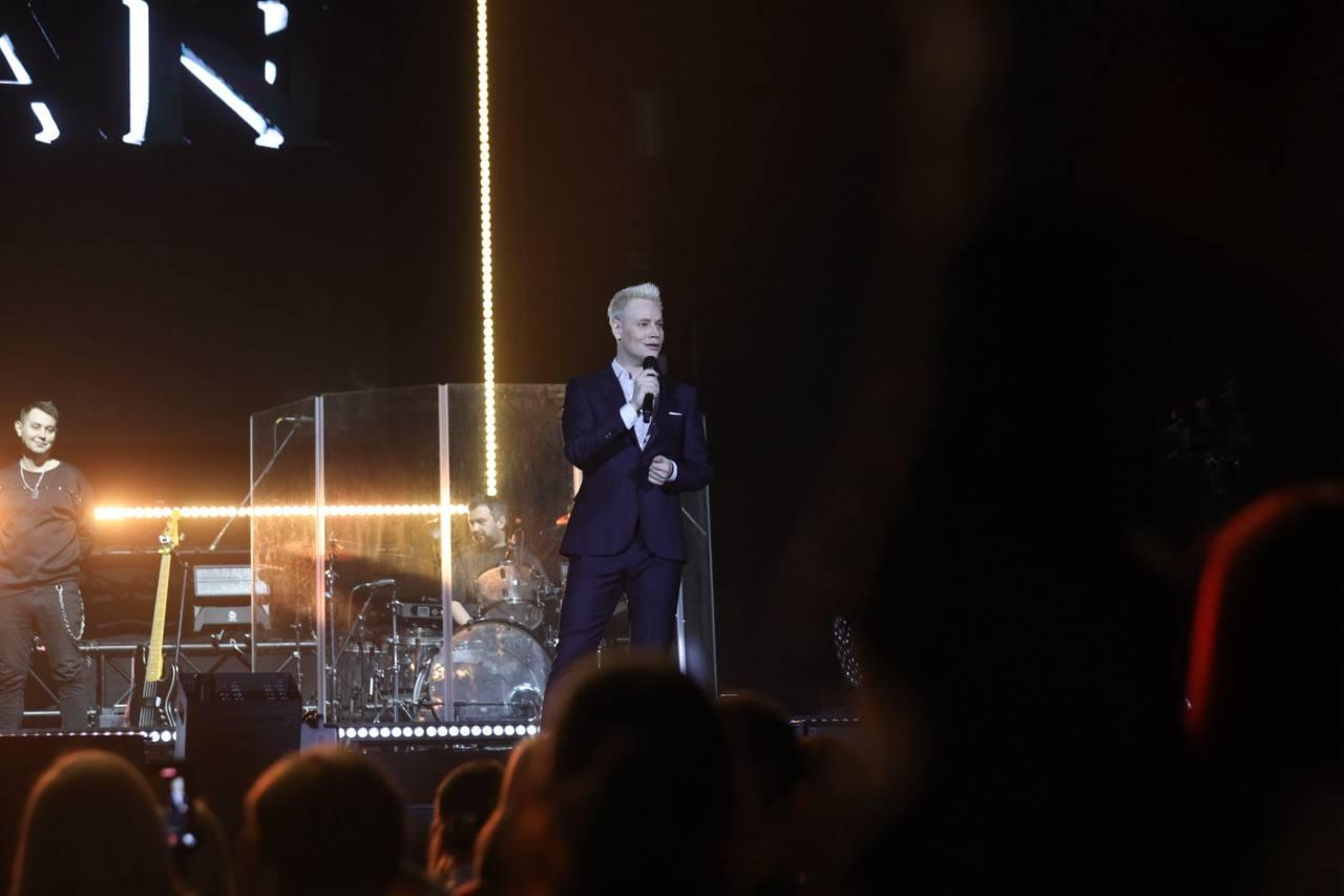 Фото Микрофон в штанах и первая песня: в Новосибирске выступил SHAMAN. ФОТОРЕПОРТАЖ 11