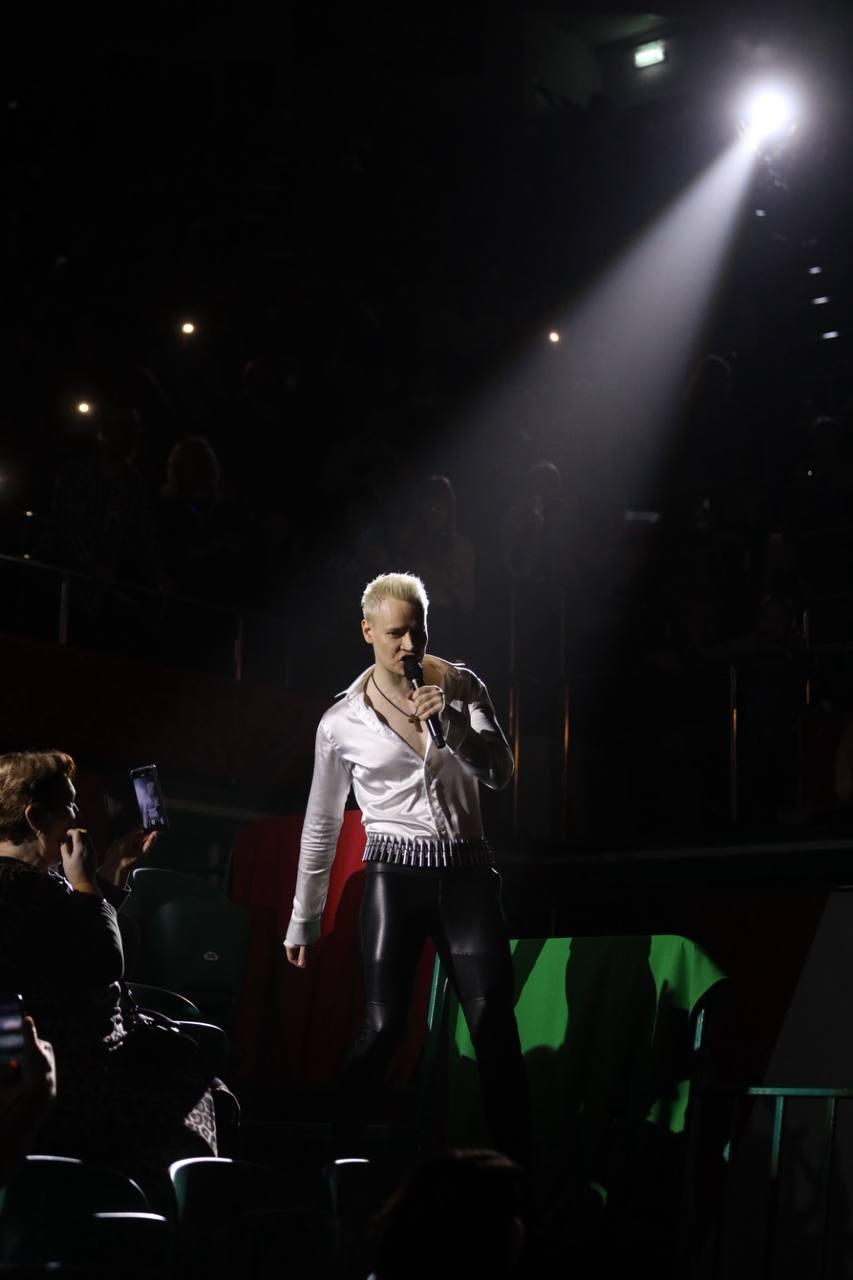 Фото В Новосибирске на «Локомотив-Арене» выступает SHAMAN. ОНЛАЙН 6 - Сиб.ФМ Фото В Новосибирске на «Локомотив-Арене» выступает SHAMAN. ОНЛАЙН 6