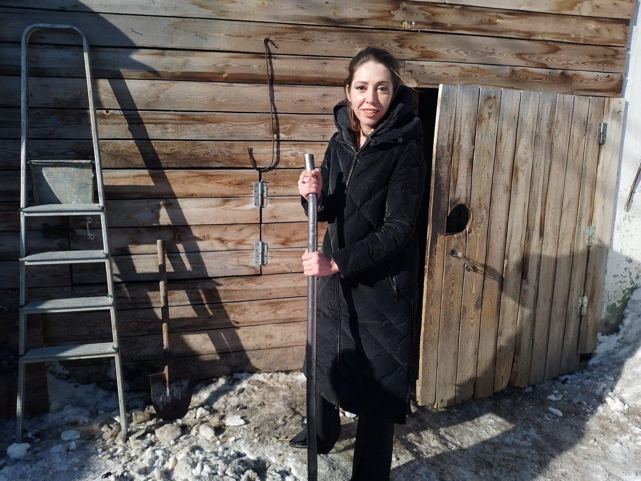 Фото Волонтёры Новосибирска помогли с уборкой снега приюту для животных 4