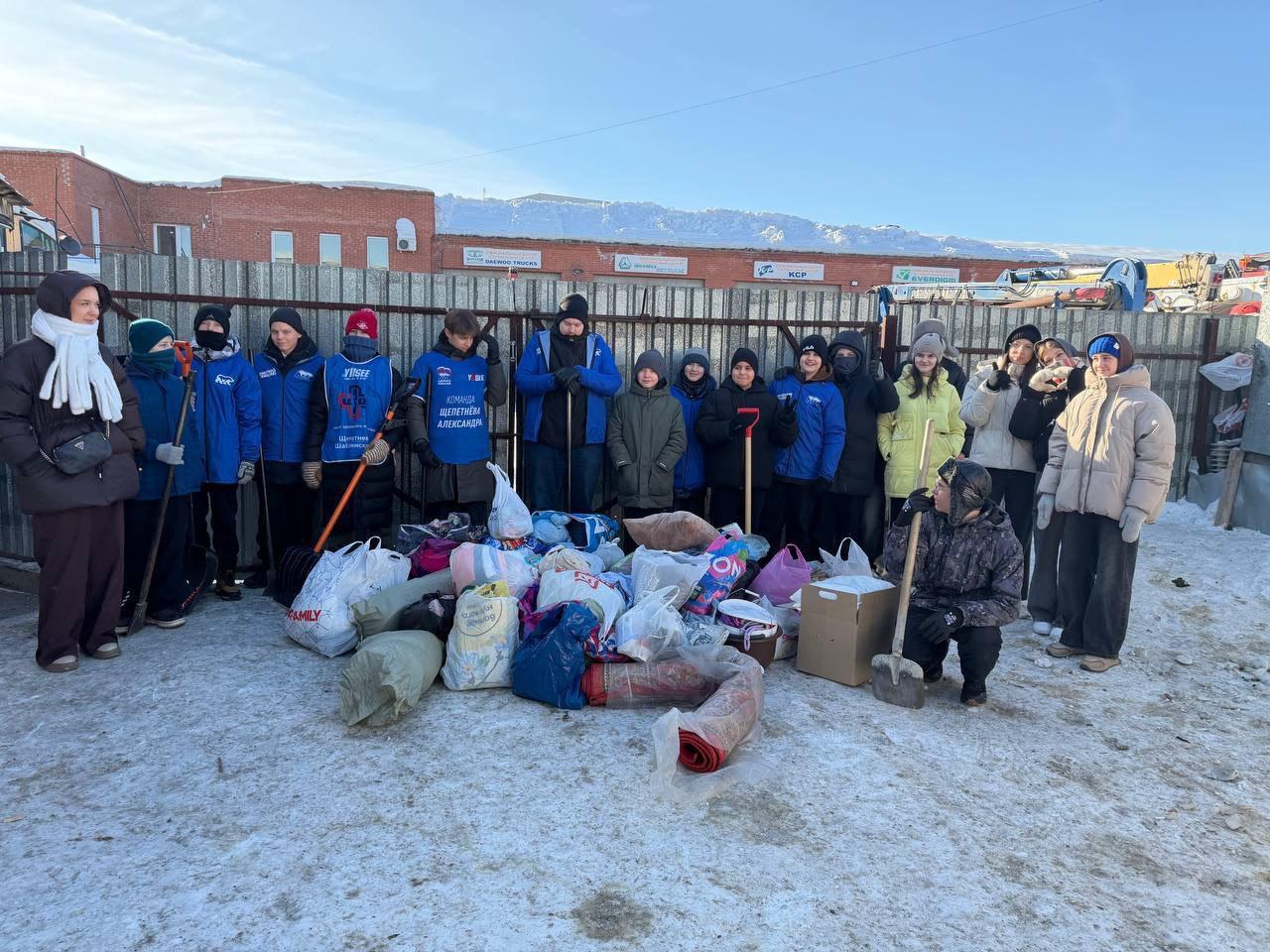 Фото Волонтёры Новосибирска помогли с уборкой снега приюту для животных 3