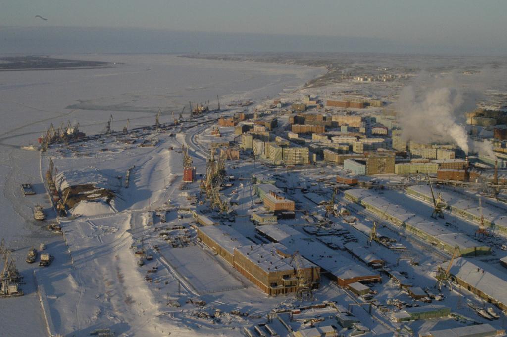 Фото Самая холодная прорубь Сибири: где будут окунаться при сбивающем с ног ветре и морозе до -40 4