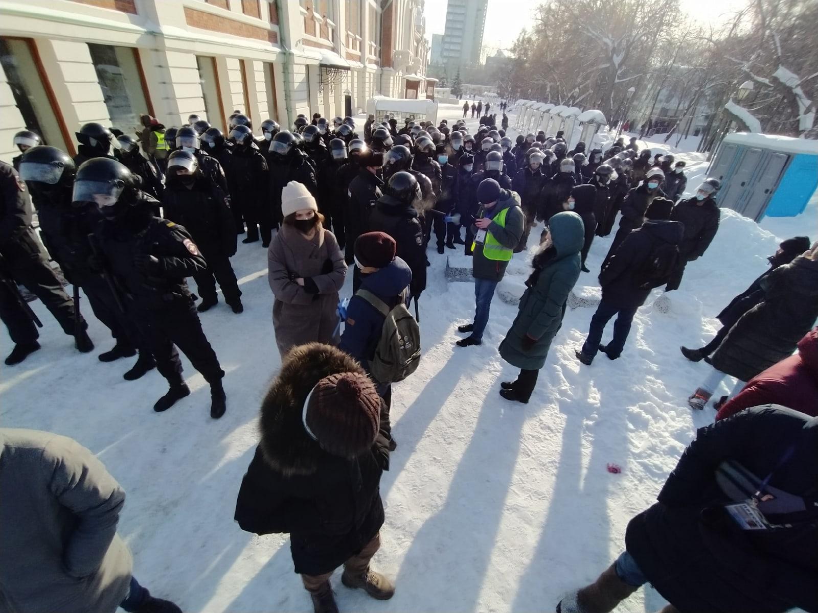 Фото Погуляли по городу: несанкционированный митинг завершился в Новосибирске 5