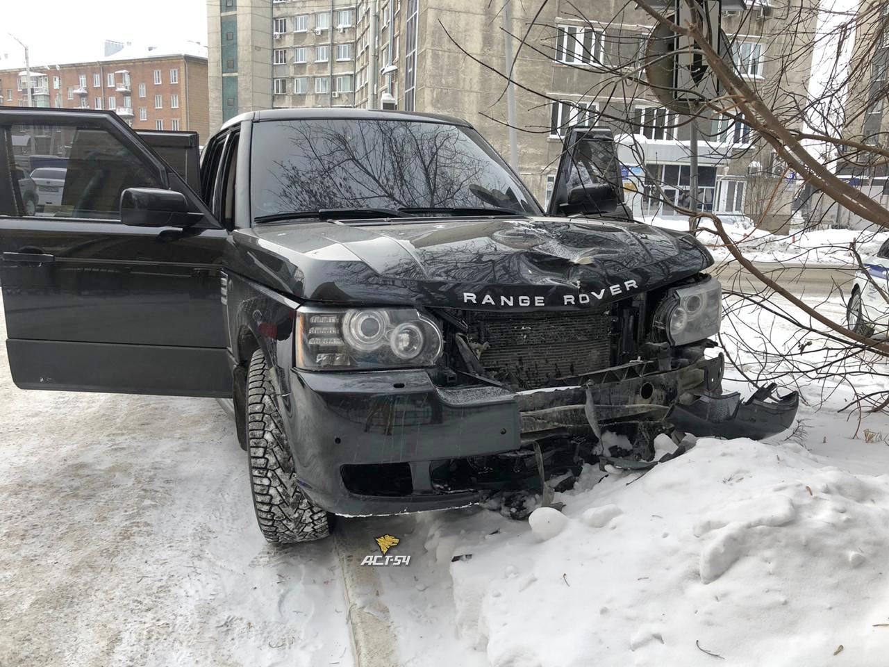 Фото Полицейские нашли Range Rover, водитель которого насмерть сбил женщину в центре Новосибирска 2