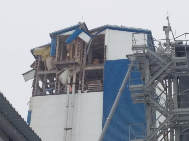 Фото Взрывом снесло два этажа: все подробности ЧП в новосибирской высотке, где рабочий получил ожоги и переломы 3