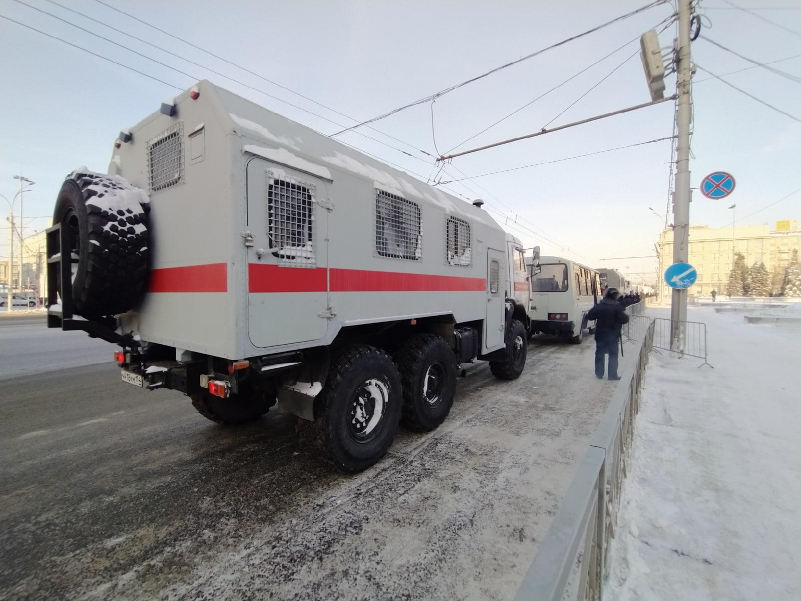 Фото В центре Новосибирска 31 января появились ОМОН и автозаки 2