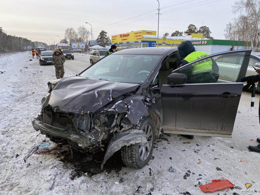 Фото 28-летний мужчина погиб в лобовом столкновении под Новосибирском - фото с места трагедии 3