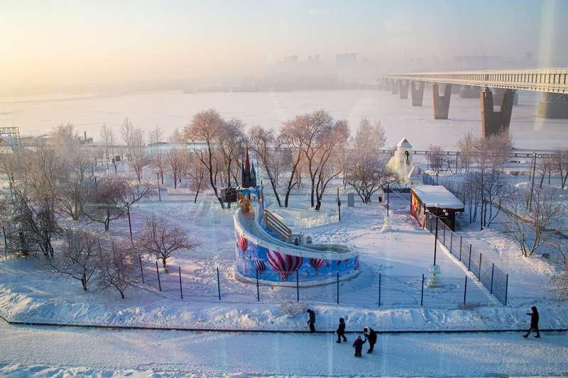 Фото Ледовый городок закрыли на Михайловской набережной в Новосибирске 2