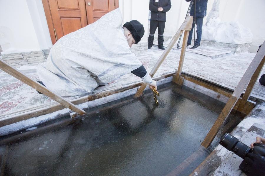 Фото Крещение строгого режима: новосибирские осуждённые искупались в ледяных купелях – фоторепортаж из колонии 4