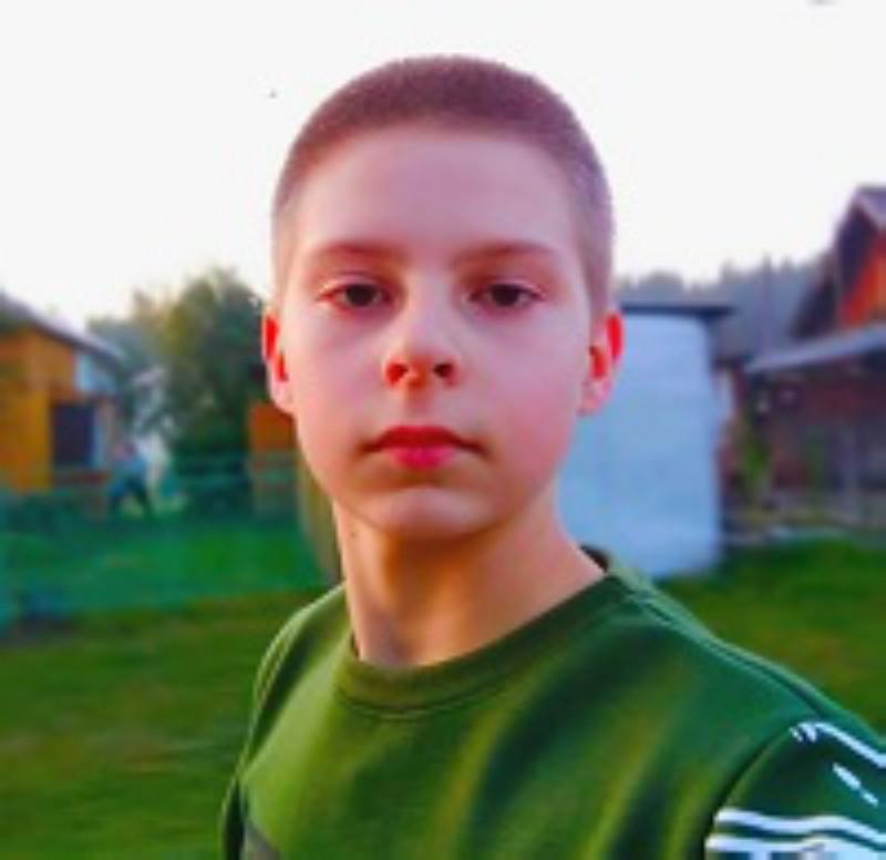 Фото «Как-то странно светится правый глаз»: 13-летний Даниил из Новосибирска мечтает стать хоккеистом, но для победы над болезнью нужны деньги 2