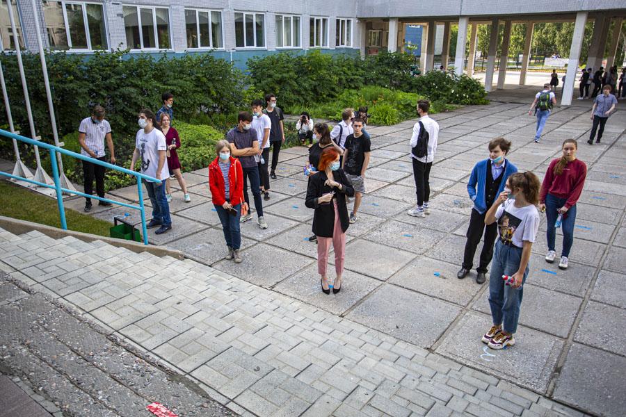 Фото В Новосибирске работает школа с раздельным обучением мальчиков и девочек: зачем такое придумали и почему это называют трешем 4