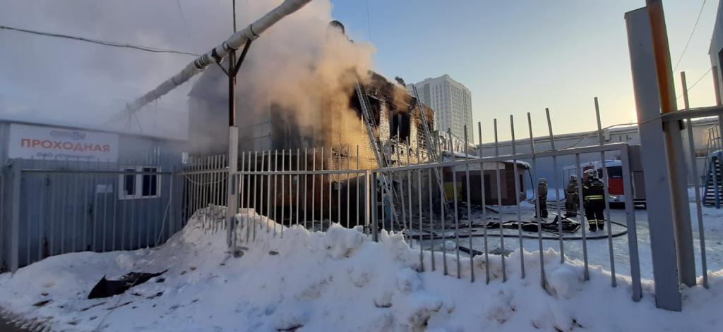 Фото Пожар на швейной фабрике произошёл в Новосибирске 2
