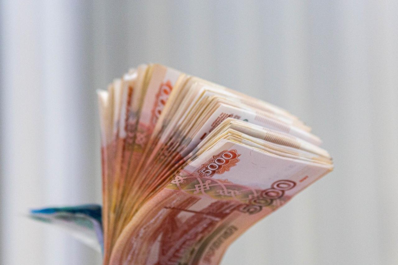 Фото Законопроект № 42393-8: в Госдуме предложили ежемесячную выплату 10000 рублей семьям с детьми 3