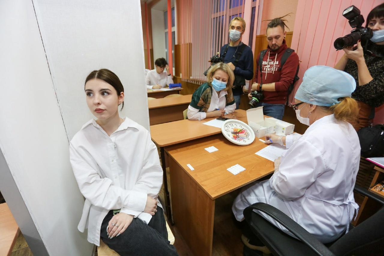 Фото В Новосибирске более 436 школьников отказались от тестирования на COVID-19 3