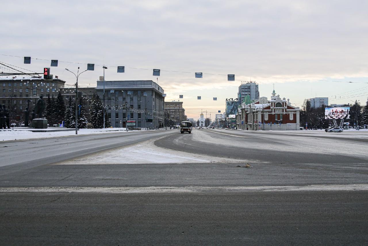 Фото Ни машин, ни людей: 10 фото опустевшего Новосибирска утром 1 января 9