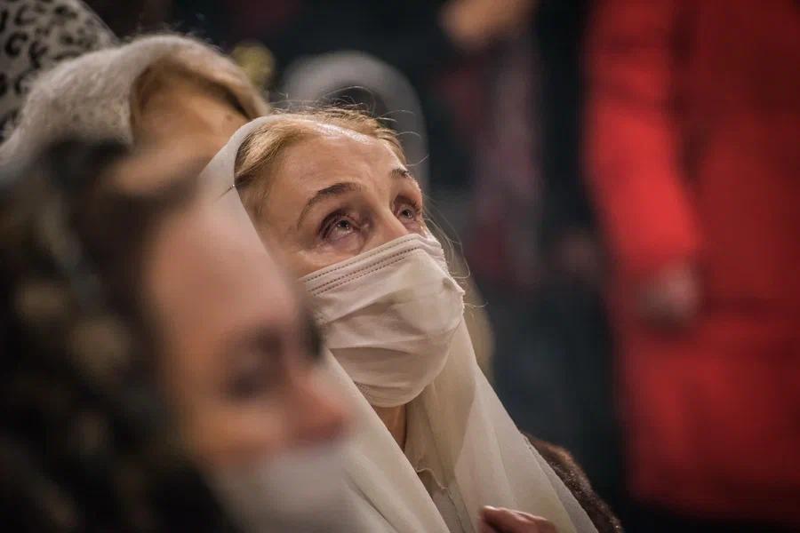 Фото Новосибирцы встретили Рождество на праздничной службе в храме – 15 лучших фото из Вознесенского собора 13