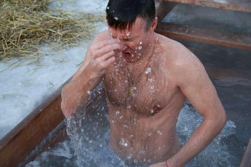 Фото Когда Крещение в 2022 году: будут ли морозы 19 января и кому нельзя нырять в прорубь 5