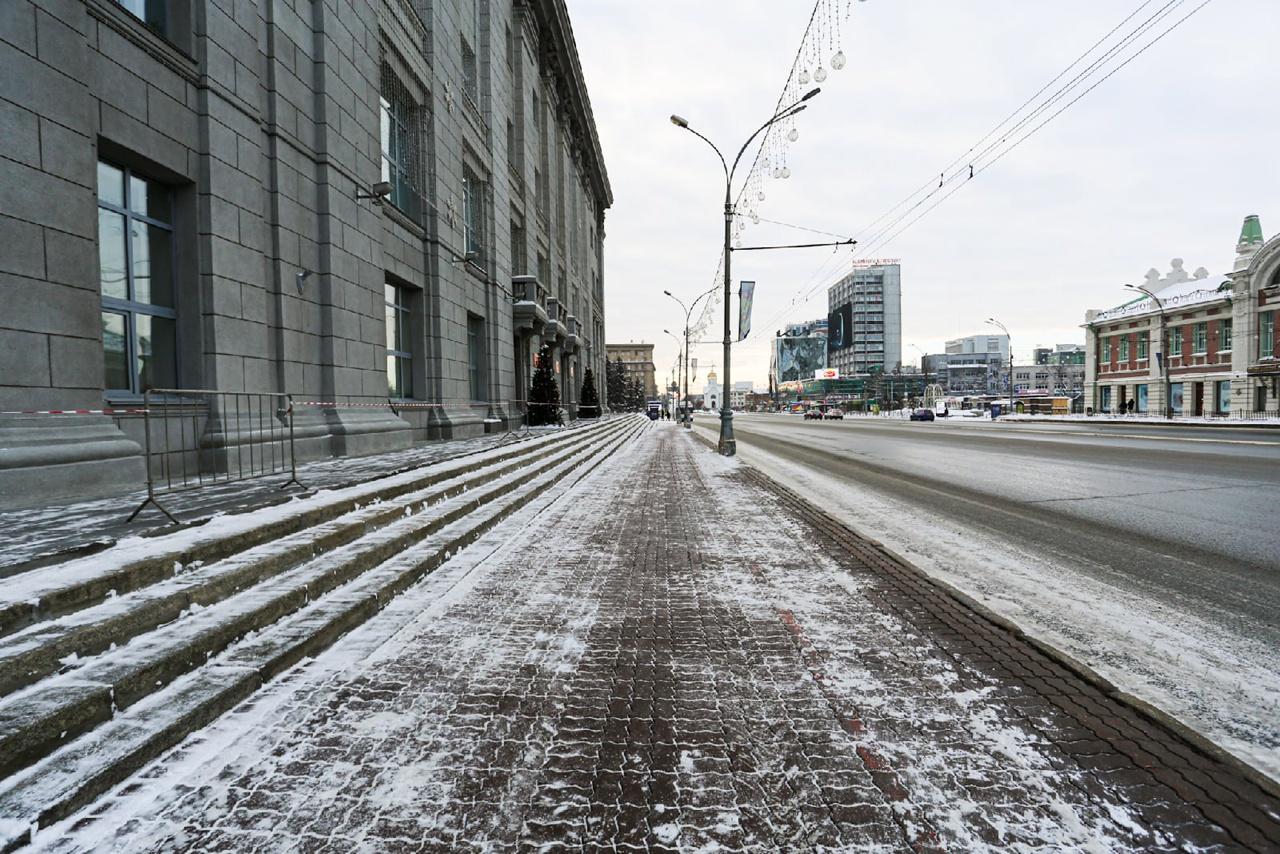 Фото Ни машин, ни людей: 10 фото опустевшего Новосибирска утром 1 января 5
