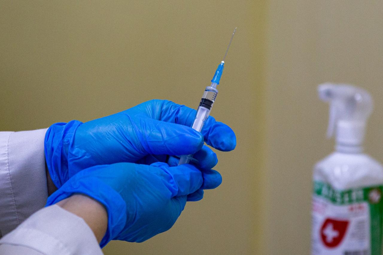 Фото Что возмутило новосибирцев в 2021 году: массовая вакцинация, QR-коды, увольнения 2