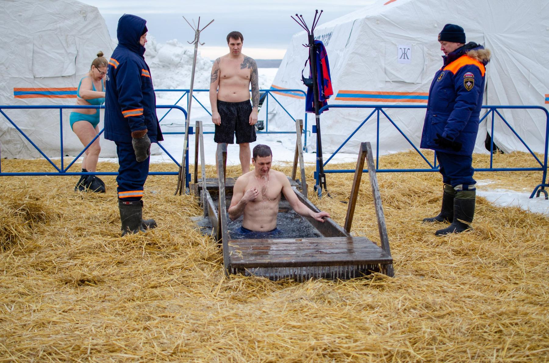 Фото «То ли я в космосе, то ли космос во мне»: жители Новосибирска поделились впечатлениями от Крещенских купаний 6