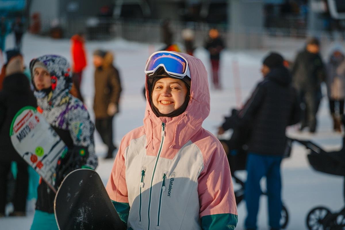 Фото На алтайском курорте «Манжерок» на 40% увеличилось число лыжников и сноубордистов 3