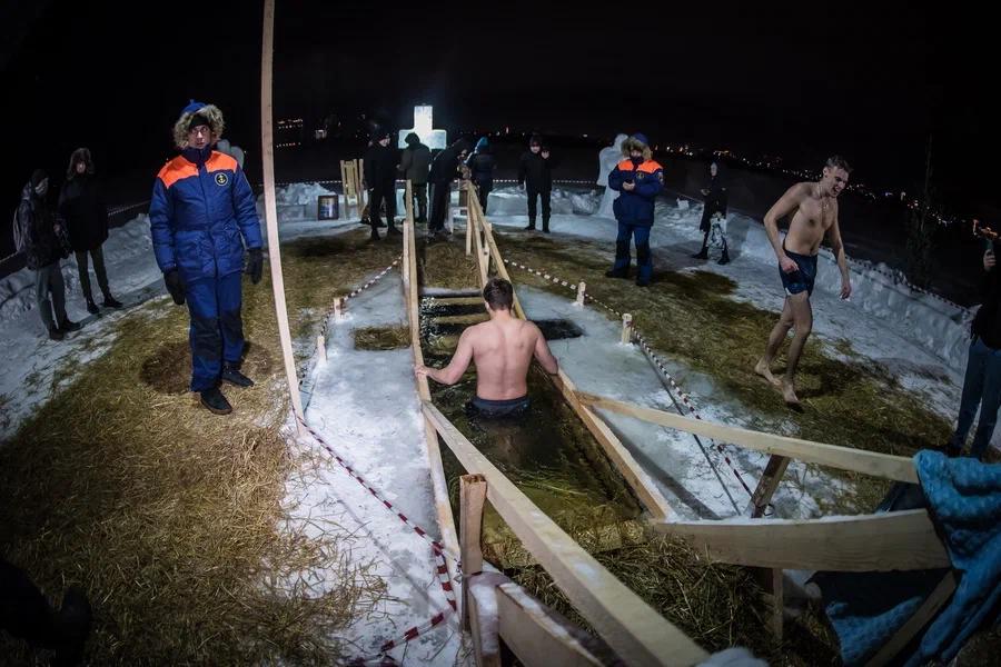 Фото В Новосибирске показали фото с празднования Крещения 19 января 15