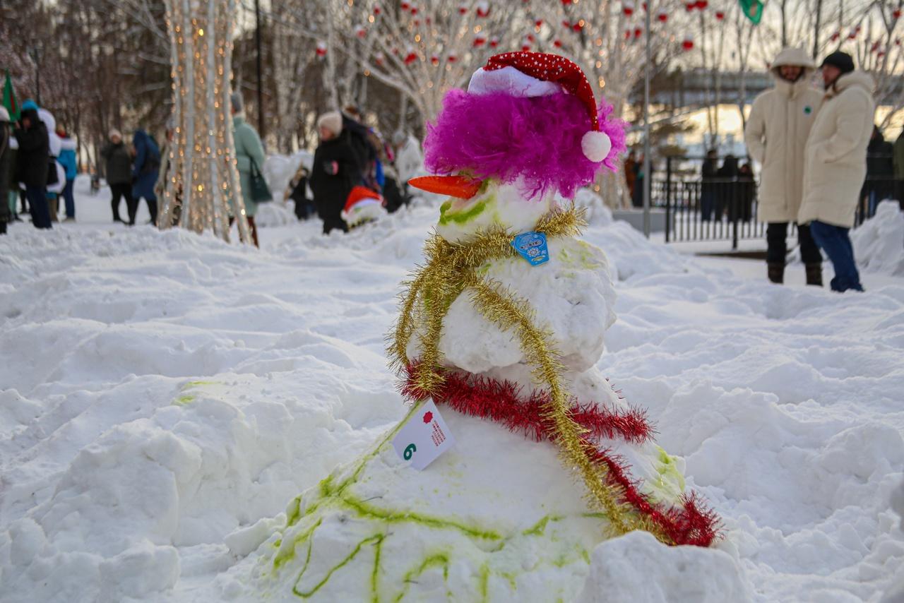 Фото В Новосибирске 2 января начался фестиваль Снежных баб — 10 лучших фото с открытия 8