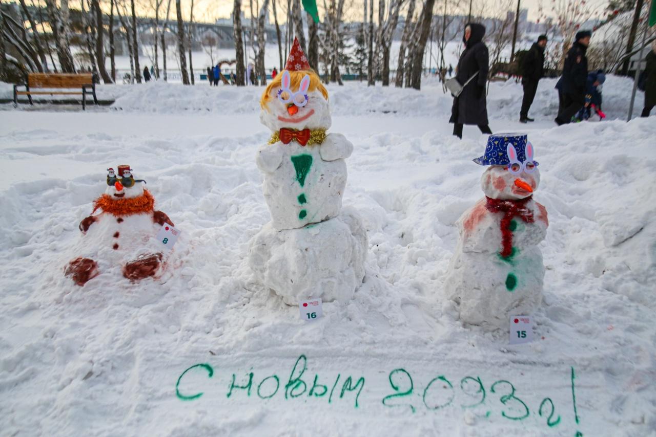 Фото В Новосибирске 2 января начался фестиваль Снежных баб — 10 лучших фото с открытия 4