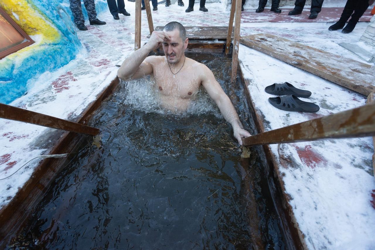 Фото В Новосибирской области 1 000 осуждённых окунулись в купели на Крещение 10