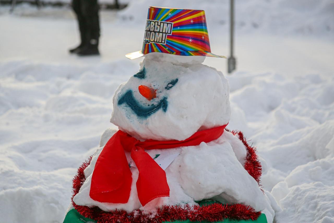 Фото В Новосибирске 2 января начался фестиваль Снежных баб — 10 лучших фото с открытия 9