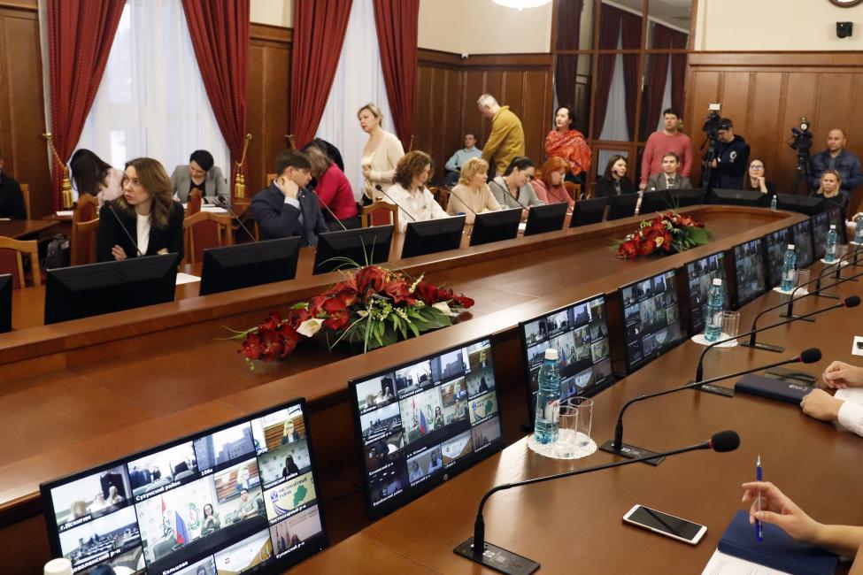 Фото В Заксобрании Новосибирской области прошел круглый стол на тему введения института Единого налогового учета 6