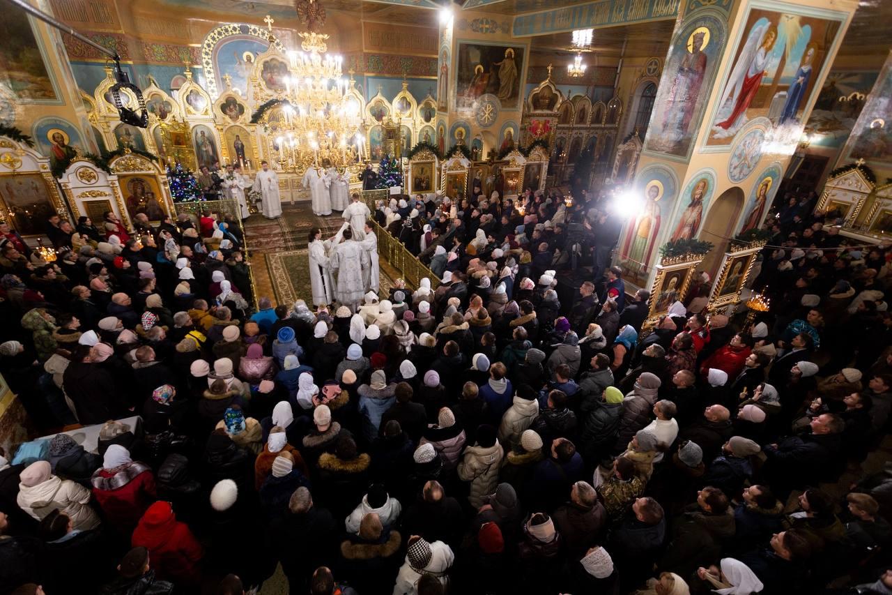 Фото Новосибирские православные христиане встретили Рождество на праздничной службе в храме  - 10 лучших фото из Вознесенского собора 3