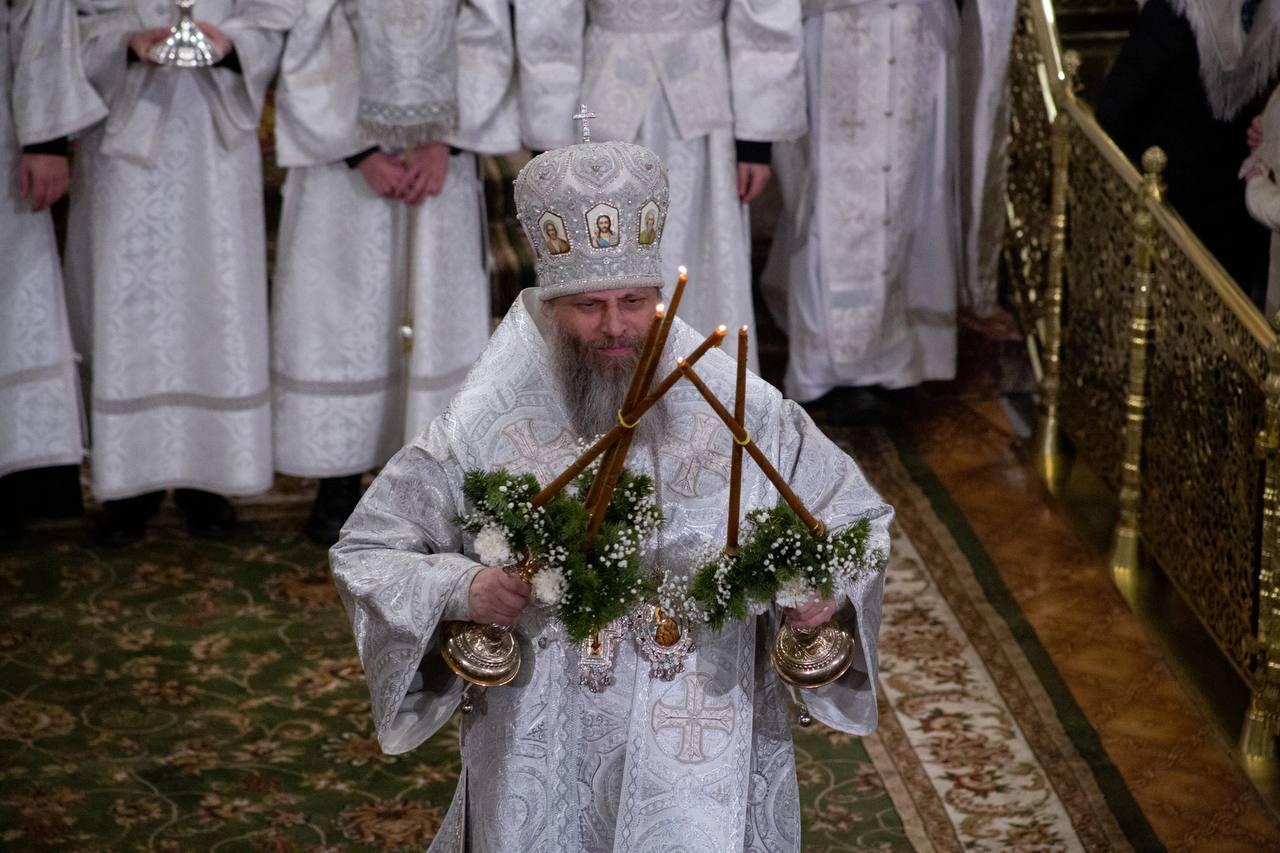 Фото Новосибирские православные христиане встретили Рождество на праздничной службе в храме  - 10 лучших фото из Вознесенского собора 6
