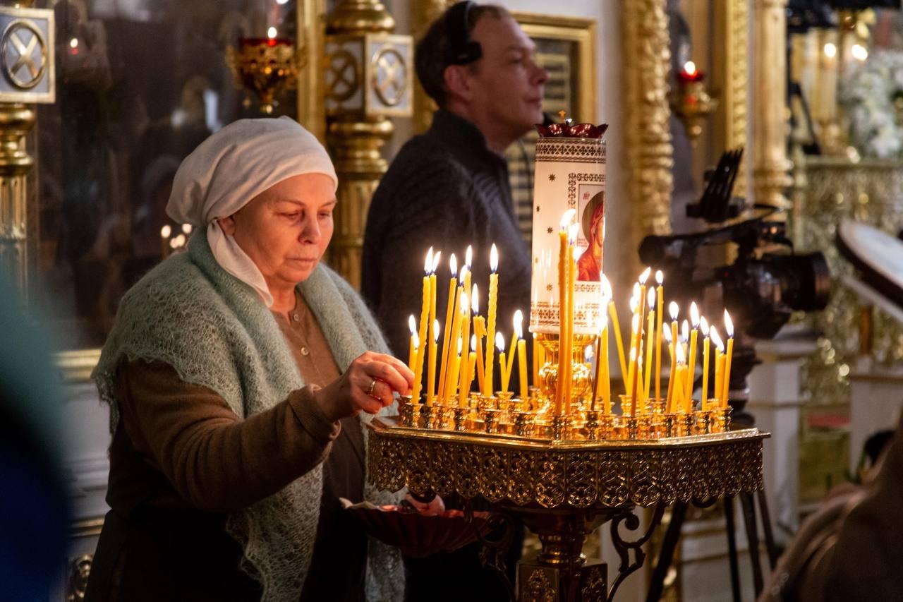 Фото Новосибирские православные христиане встретили Рождество на праздничной службе в храме  - 10 лучших фото из Вознесенского собора 11