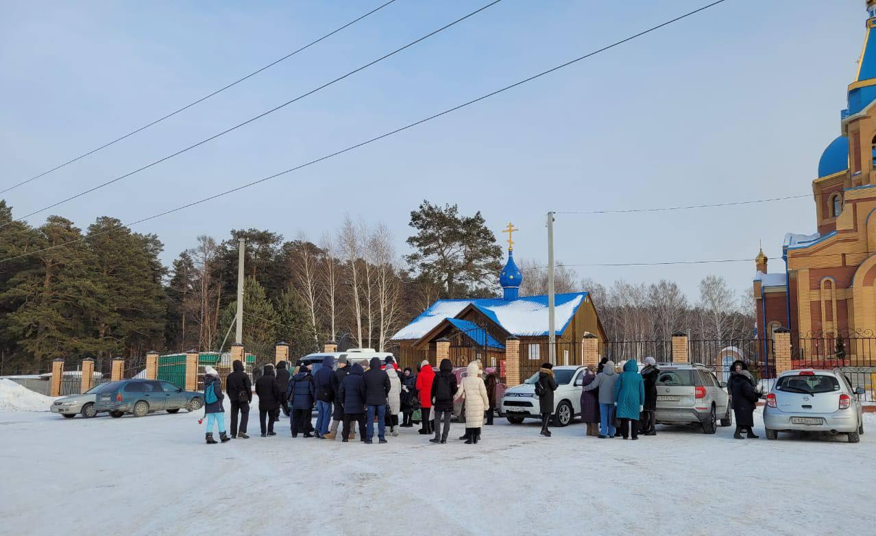 Фото В Новосибирске началось прощание с застреленным в машине отцом 3 детей 2