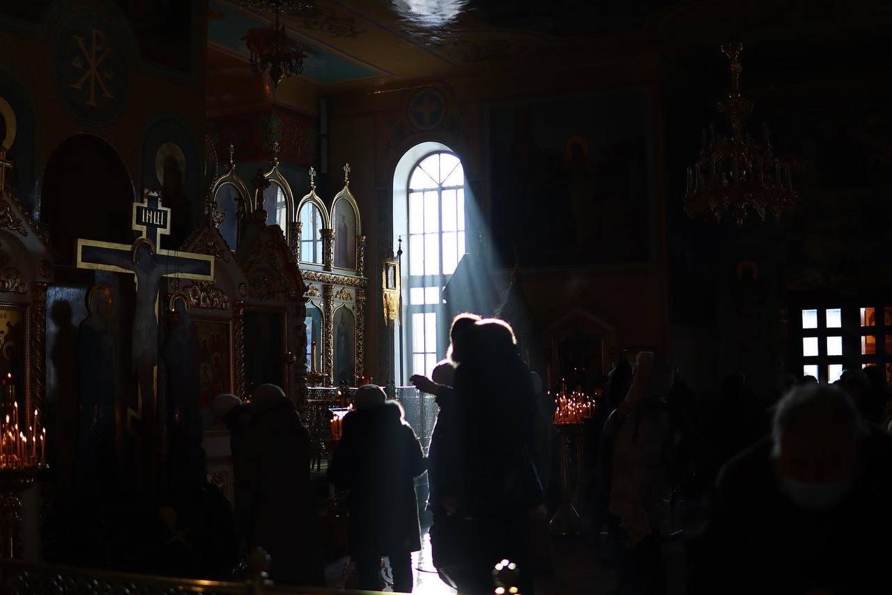 Фото Двойняшки из Новосибирска рассказали, почему не окунаются в прорубь на Крещение 2