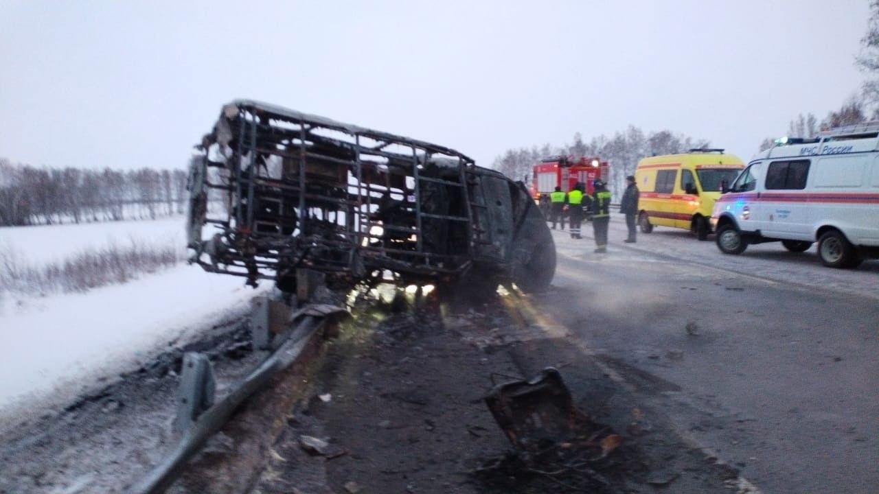 Фото Появились фото ДТП с четырьмя погибшими под Новосибирском 6